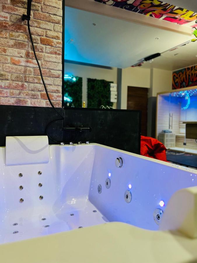 Capsule Street Art - Sauna- Jacuzzi - Playstation 5 - Billard - Netflix - Home Cinema - Terrasse Douai Exteriör bild